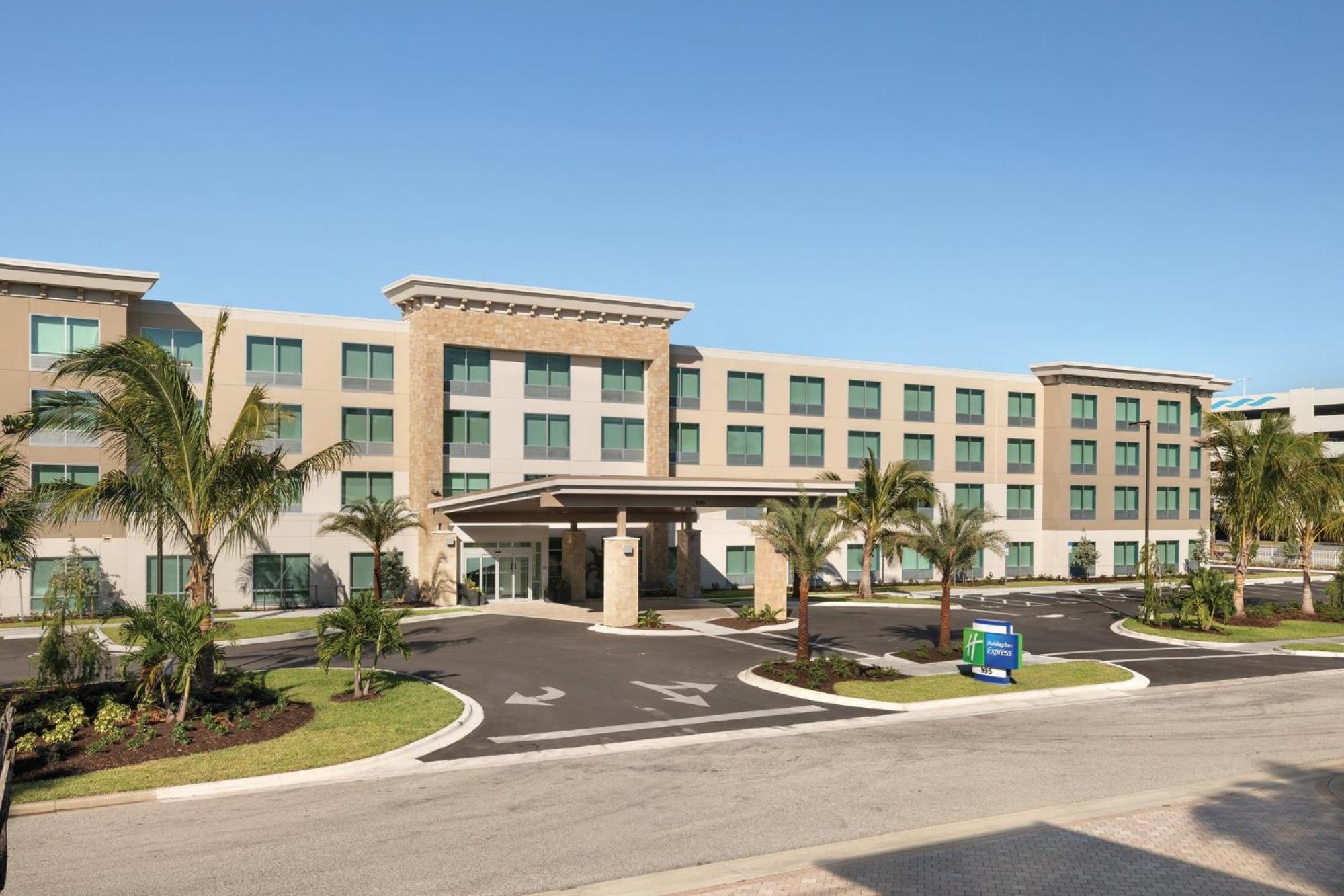 Holiday Inn Express Cape Canaveral By Ihg ภายนอก รูปภาพ