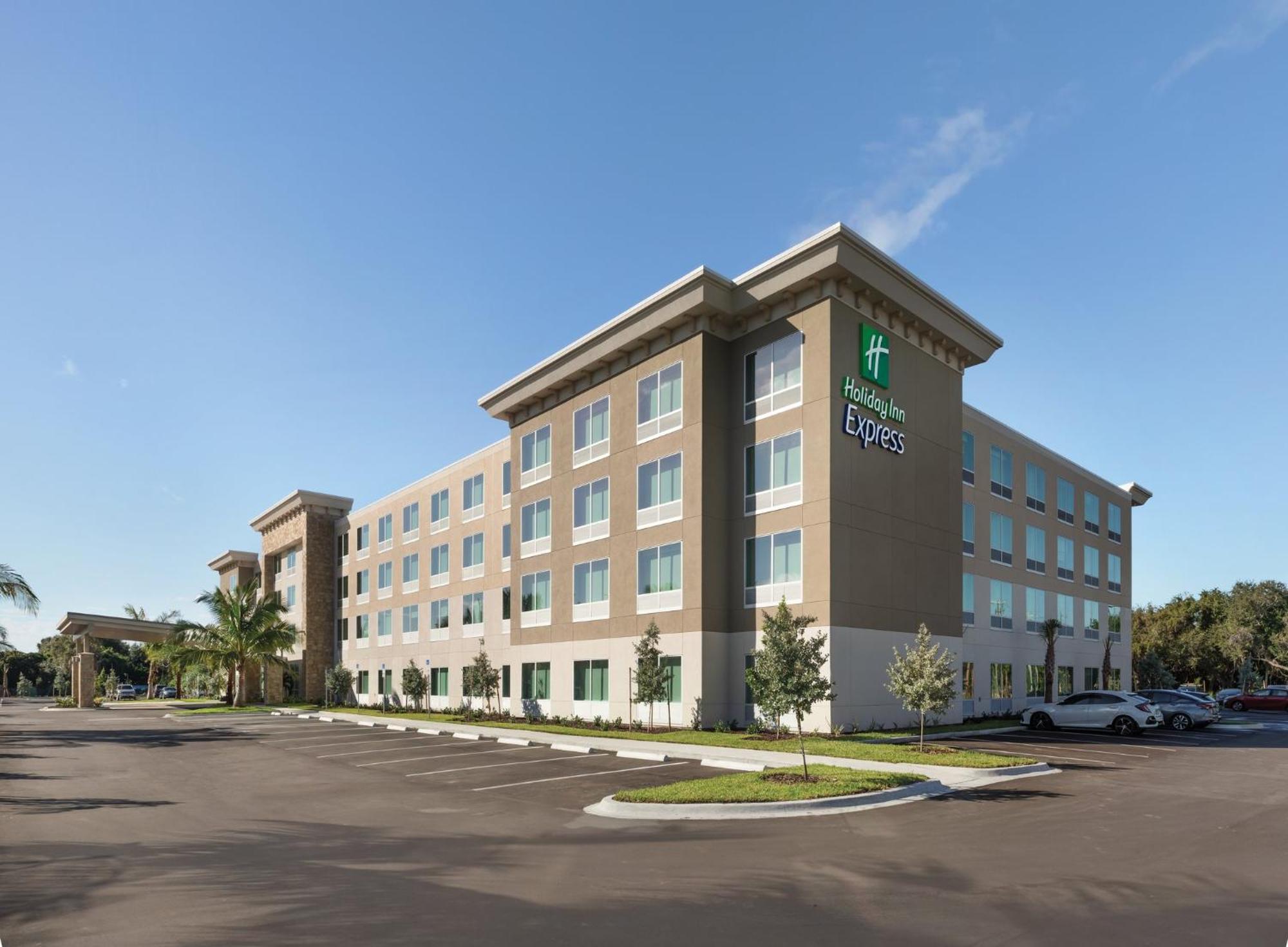 Holiday Inn Express Cape Canaveral By Ihg ภายนอก รูปภาพ